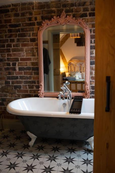 Apartmán The Cart House - Beautiful Contemporary Barn - Hot Tub Bridgnorth Exteriér fotografie